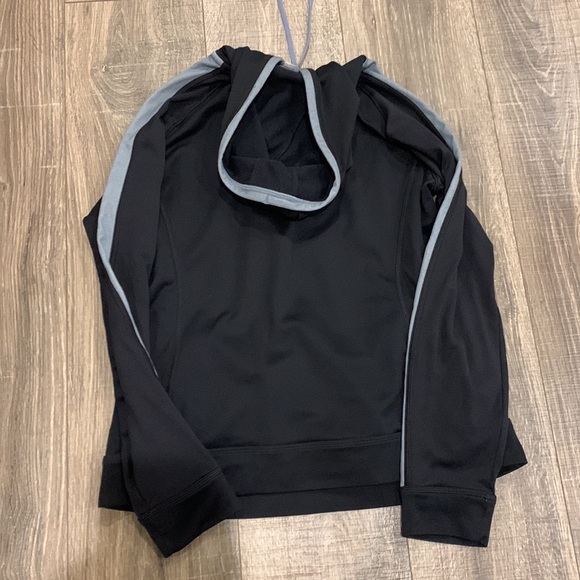Under Armour woman’s hoodie size M - Picture 5 of 6